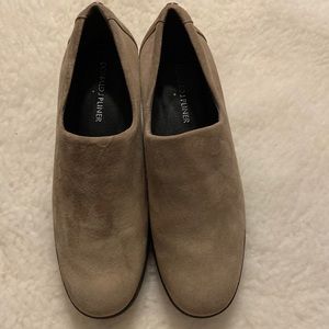 Donald J Pliner Women Shoes size 8N wedges 3” excellent condition